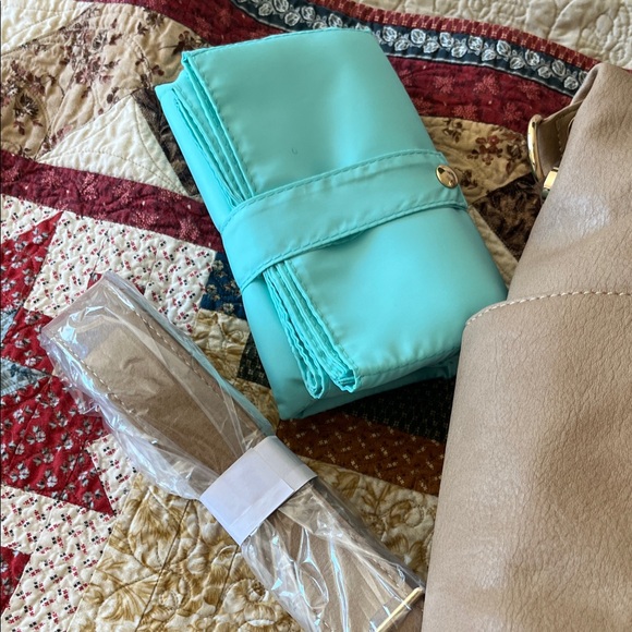 NWT Brown diaper bag. - Picture 5 of 7